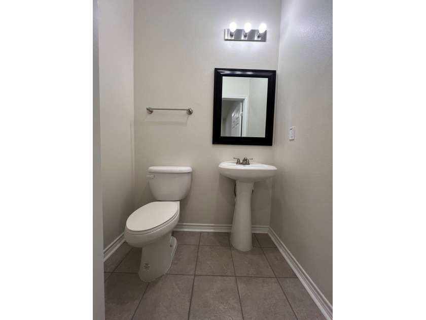Beautiful 2022-Built Townhome in Gated community. This - photo 8