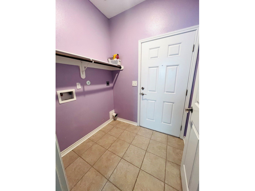 Beautiful 2022-Built Townhome in Gated community. This - photo 9