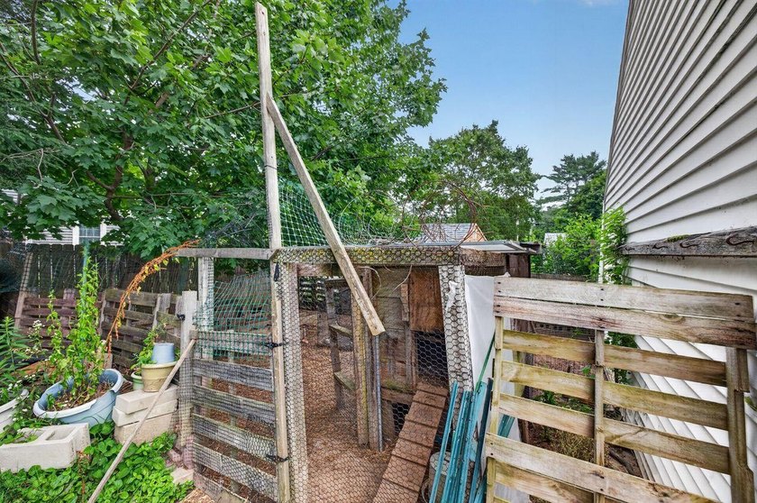 Offered to the market for the first time in more than 20 years! - photo 8