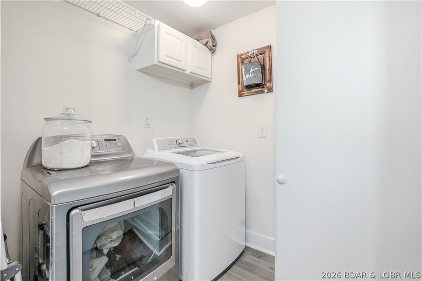 Welcome to this beautifully renovated, move-in-ready home - photo 13