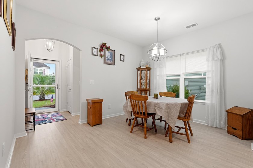 Welcome to this beautifully maintained 5-bedroom, 3.5-bath home - photo 13