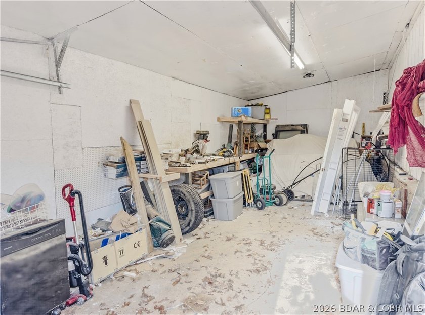 Welcome to this beautifully renovated, move-in-ready home - photo 14