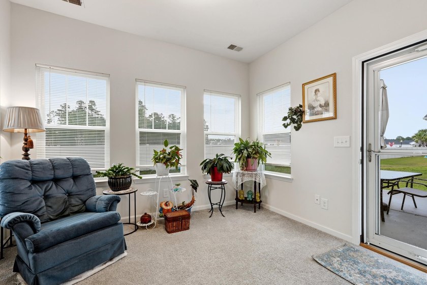 Welcome to this beautifully maintained 5-bedroom, 3.5-bath home - photo 16