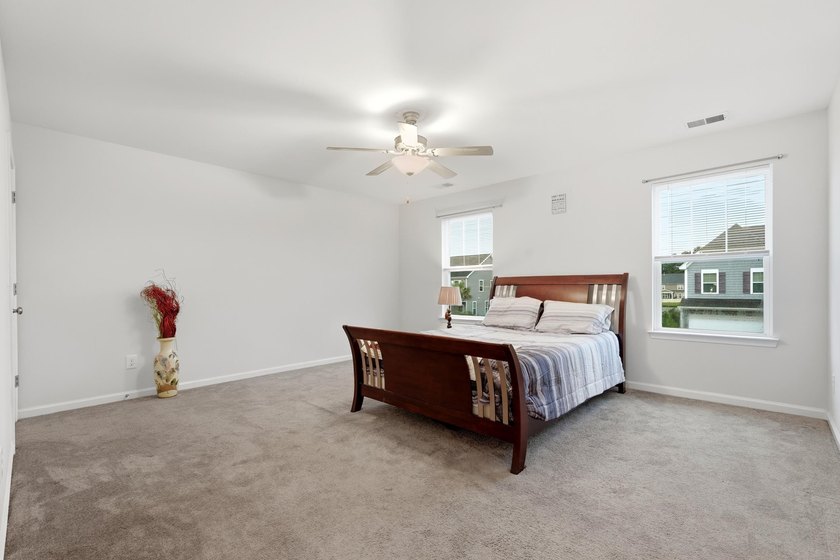 Welcome to this beautifully maintained 5-bedroom, 3.5-bath home - photo 22