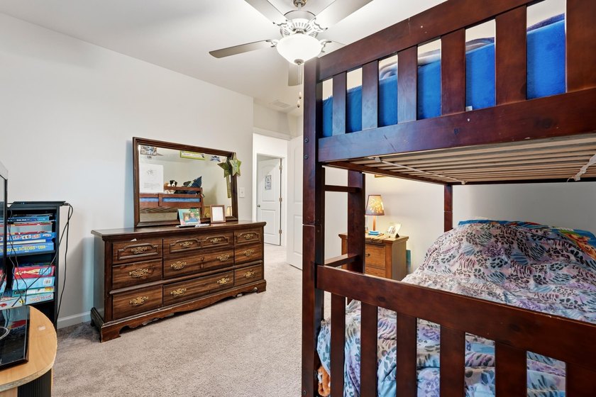 Welcome to this beautifully maintained 5-bedroom, 3.5-bath home - photo 27