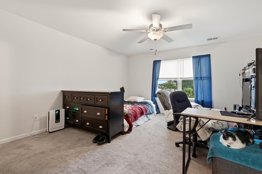 Welcome to this beautifully maintained 5-bedroom, 3.5-bath home - photo 33