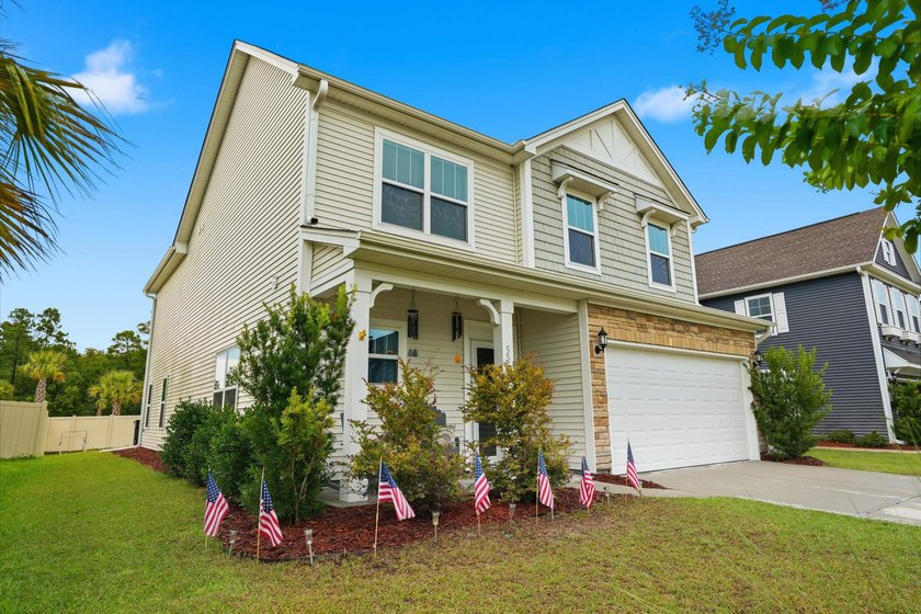 Welcome to this beautifully maintained 5-bedroom, 3.5-bath home - photo 39
