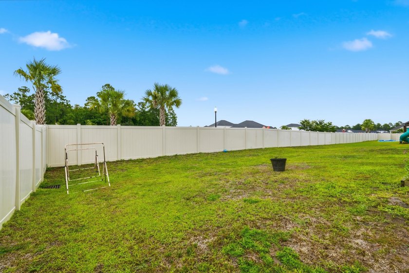 Welcome to this beautifully maintained 5-bedroom, 3.5-bath home - photo 40