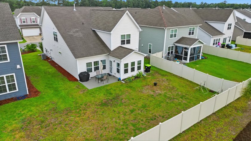 Welcome to this beautifully maintained 5-bedroom, 3.5-bath home - photo 49