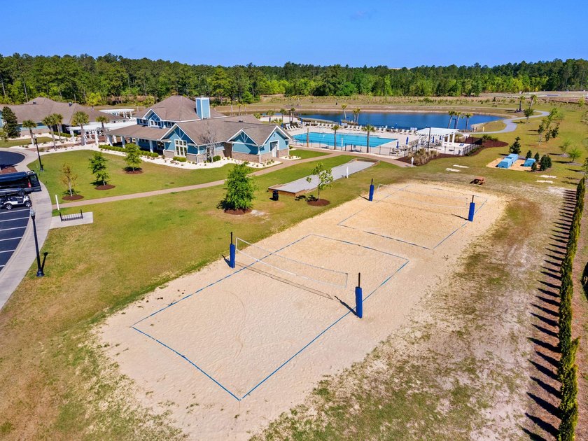 Welcome to this beautifully maintained 5-bedroom, 3.5-bath home - photo 50