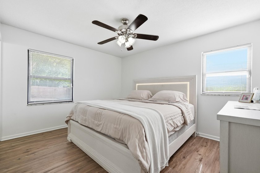 Who says you can't have it all? This 3-bedroom, 2-bath charmer - photo 16
