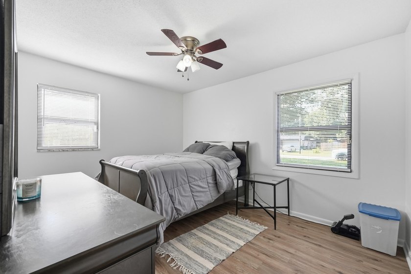 Who says you can't have it all? This 3-bedroom, 2-bath charmer - photo 21