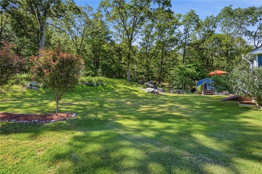 Welcome home to this beautifully renovated ranch, perfectly - photo 31