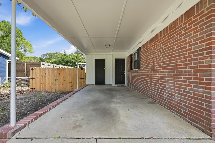 Who says you can't have it all? This 3-bedroom, 2-bath charmer - photo 36