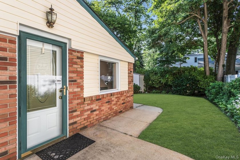 Merrick Woods 3BR/2Bath Classic Colonial, Basement and 1 Car - photo 36