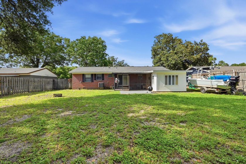 Who says you can't have it all? This 3-bedroom, 2-bath charmer - photo 39