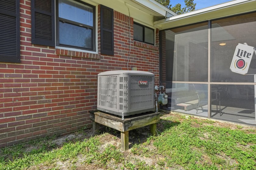 Who says you can't have it all? This 3-bedroom, 2-bath charmer - photo 42
