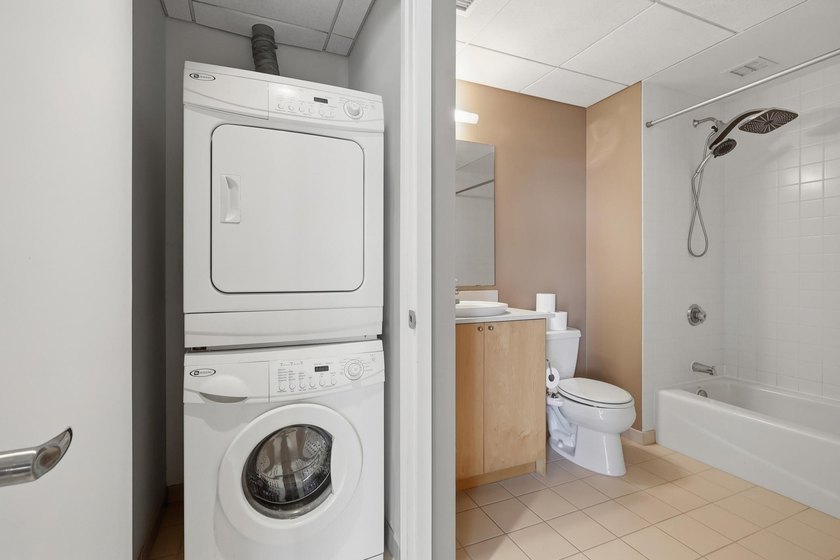 Welcome home to this stunning, bright, open-concept one-bedroom - photo 11