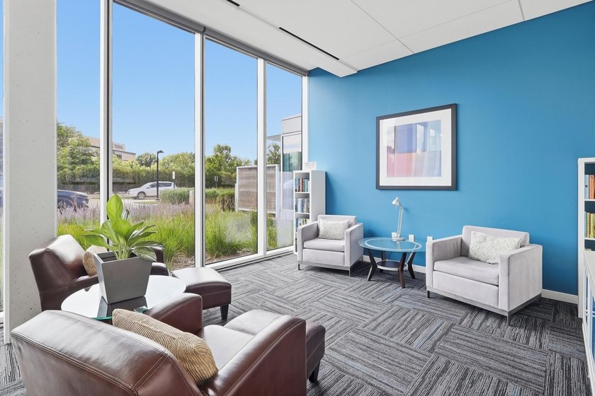 Welcome home to this stunning, bright, open-concept one-bedroom - photo 14