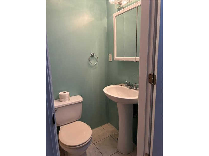 A great Town Home at a Great Price! 2 beds, 2 1/2 baths. Lower - photo 38