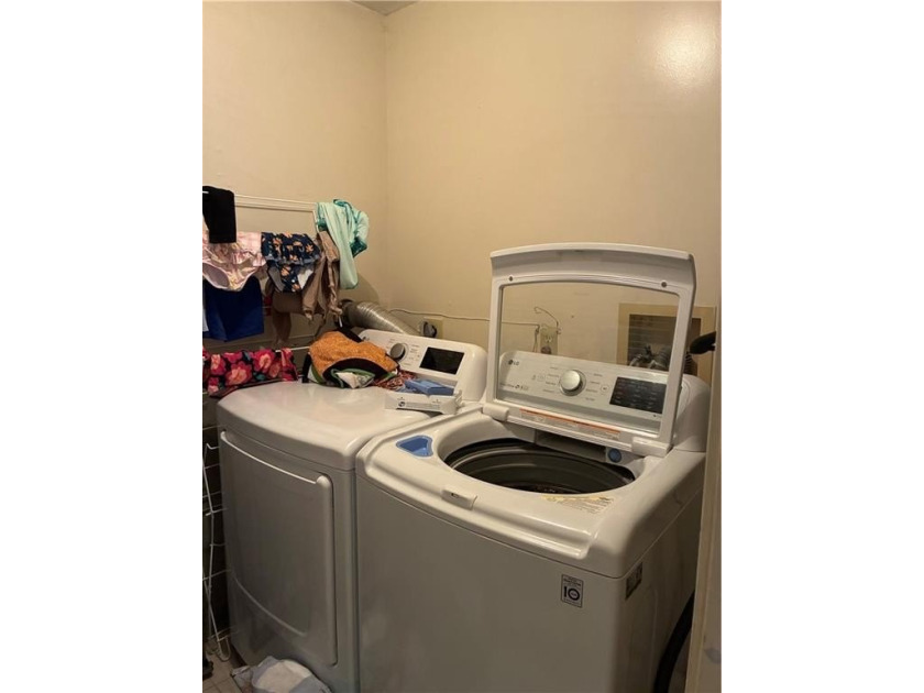 A great Town Home at a Great Price! 2 beds, 2 1/2 baths. Lower - photo 42