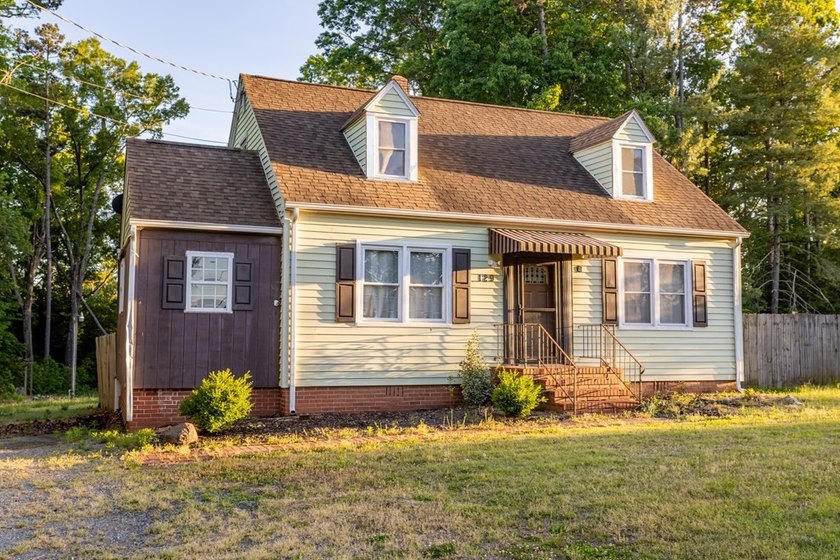 Welcome to 129 Buffalo Rd - a place full of potential and - photo 3