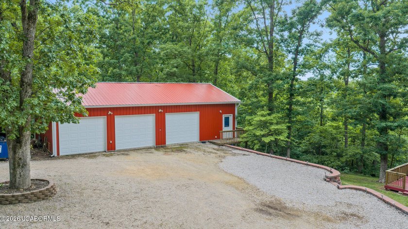 If you're looking for peace, privacy, and room to roam, this - photo 2