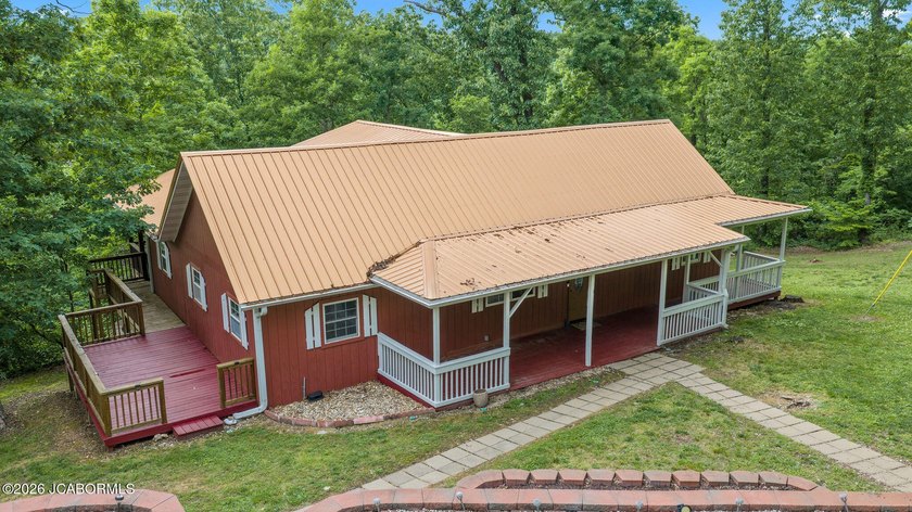 If you're looking for peace, privacy, and room to roam, this - photo 4