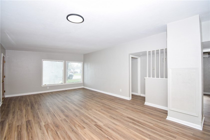 Central location and good schools. This Pretty 3 bedroom, 2 bath - photo 10