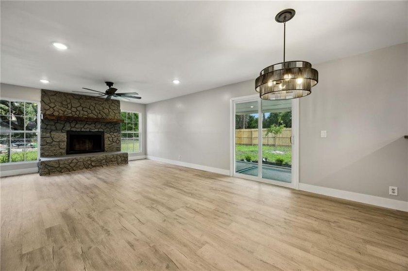 Discover your new home! This beautifully remodeled 2-bedroom - photo 14