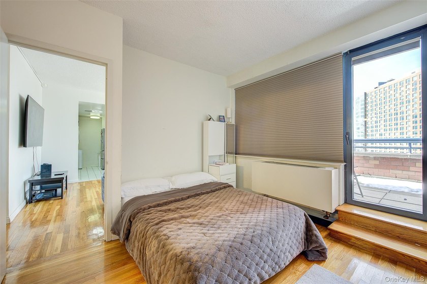 The Summit Condominium presents a 1004 sqft Penthouse Apartment - photo 29