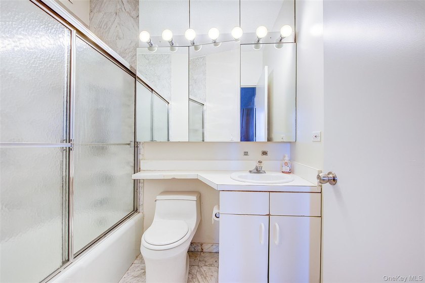 The Summit Condominium presents a 1004 sqft Penthouse Apartment - photo 32