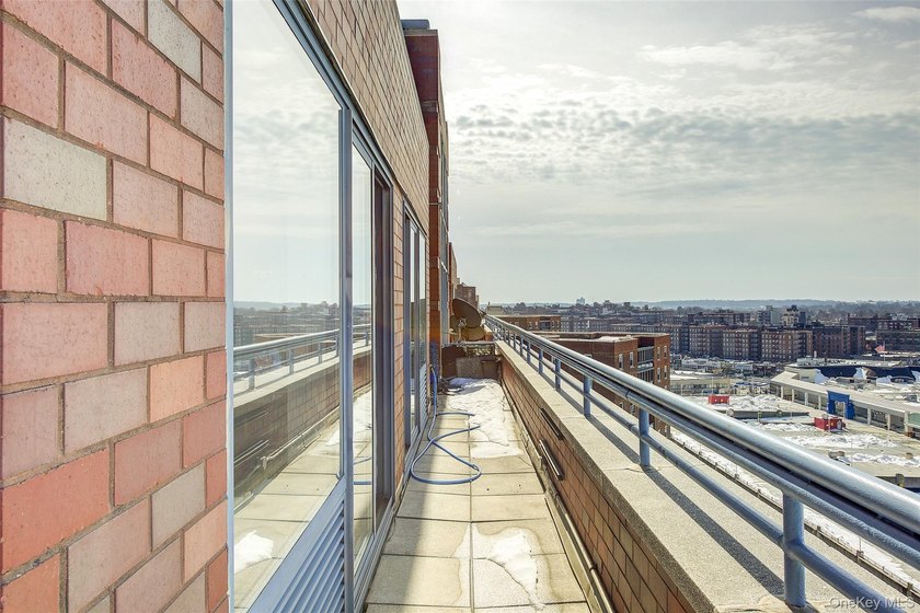 The Summit Condominium presents a 1004 sqft Penthouse Apartment - photo 33