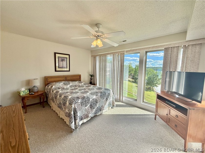 Wake up to stunning views in this charming 2-bedroom, 2-bathroom - photo 11