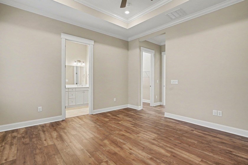 This immaculate Charleston-style Lowcountry home offers - photo 12