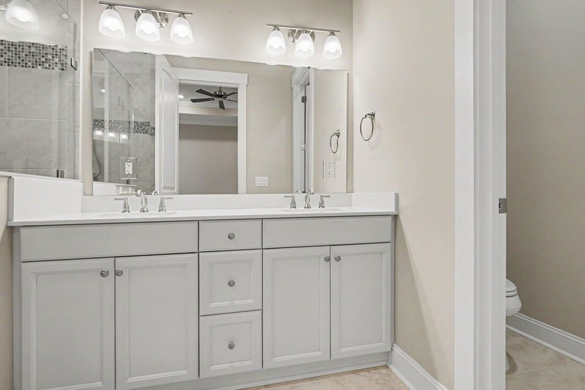 This immaculate Charleston-style Lowcountry home offers - photo 13