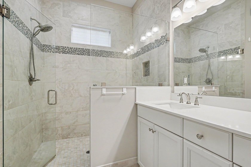 This immaculate Charleston-style Lowcountry home offers - photo 14