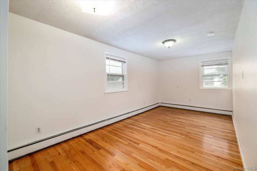 Welcome to this beautifully maintained 4-bedroom, 2-bath - photo 19