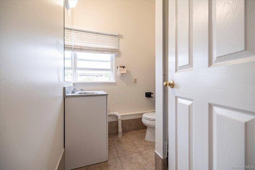Welcome to this beautifully maintained 4-bedroom, 2-bath - photo 26