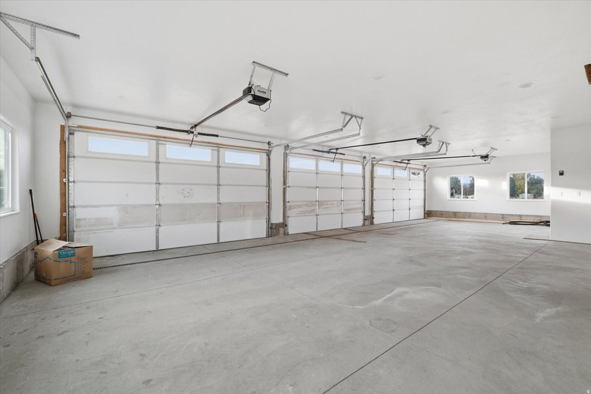 Great property with endless possibilities! Zoned for both - photo 31