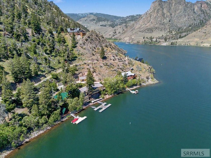 Welcome to your dream lakefront retreat on Williams Lake in the - photo 11