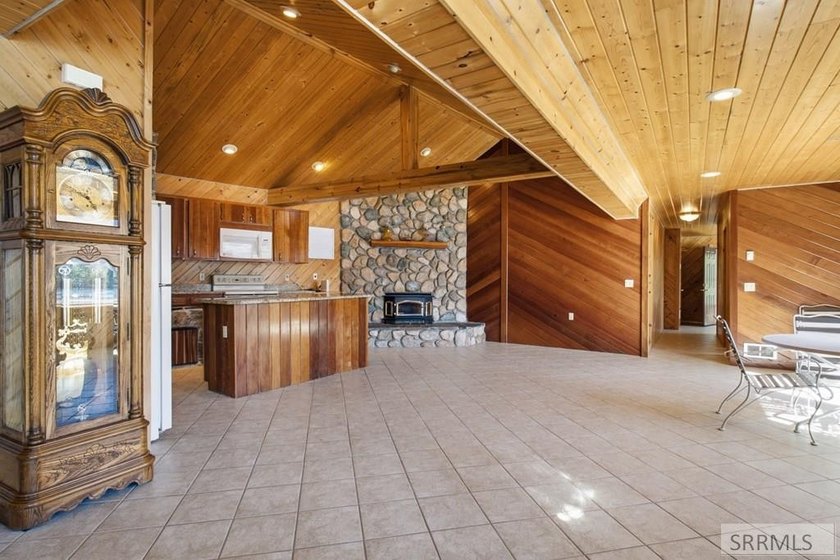 Welcome to your dream lakefront retreat on Williams Lake in the - photo 15