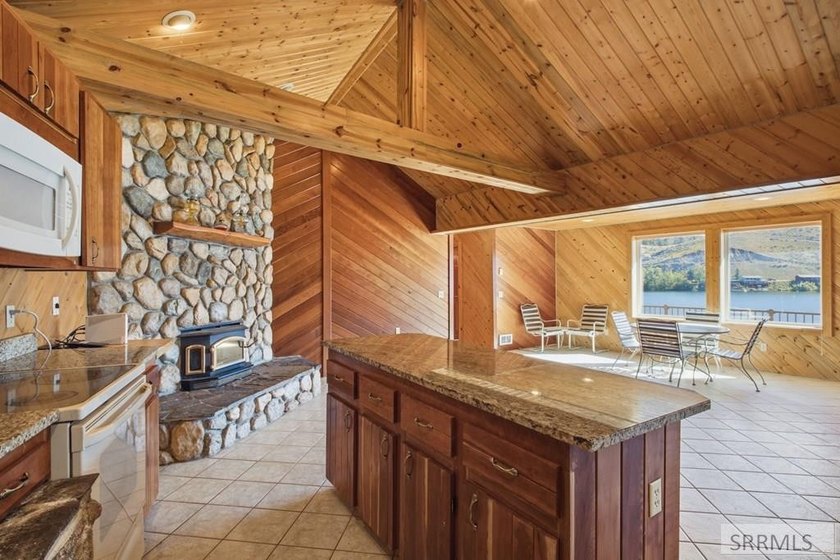 Welcome to your dream lakefront retreat on Williams Lake in the - photo 19
