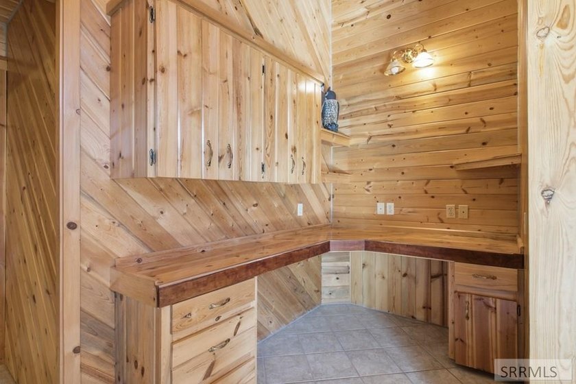 Welcome to your dream lakefront retreat on Williams Lake in the - photo 24