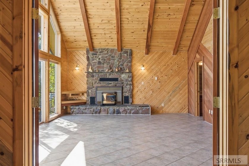 Welcome to your dream lakefront retreat on Williams Lake in the - photo 27