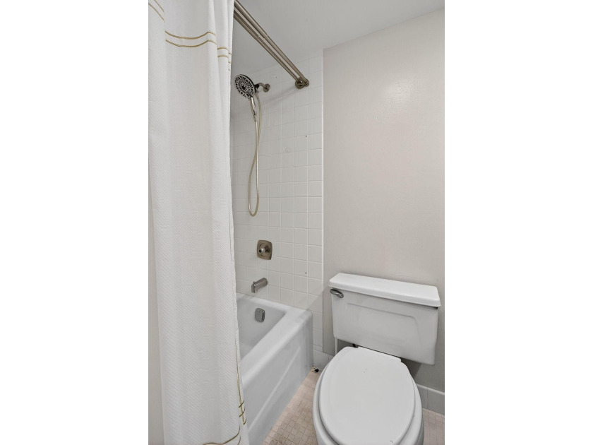 Stunning 2-bedroom, 2-bath ALL AGES condo on the 9th floor with - photo 28