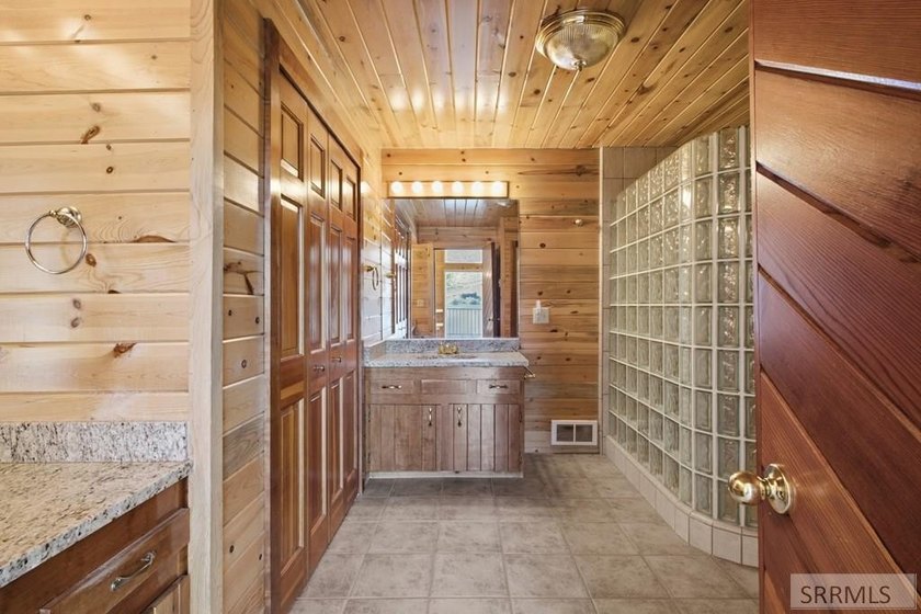 Welcome to your dream lakefront retreat on Williams Lake in the - photo 29
