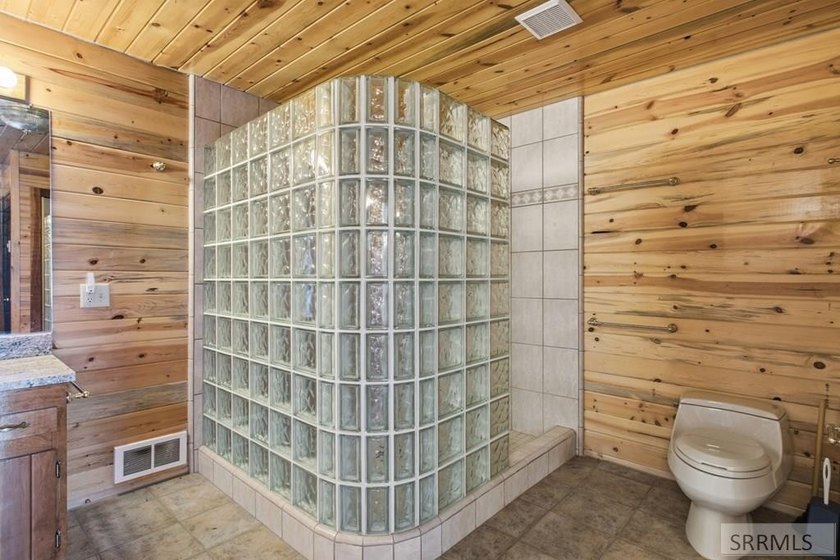 Welcome to your dream lakefront retreat on Williams Lake in the - photo 30