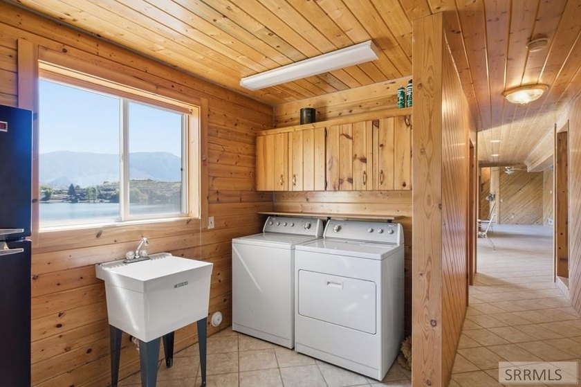 Welcome to your dream lakefront retreat on Williams Lake in the - photo 33
