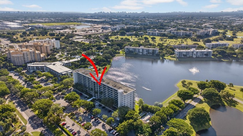 Stunning 2-bedroom, 2-bath ALL AGES condo on the 9th floor with - photo 38
